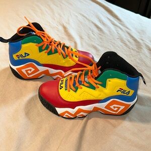 Throw Back FILA MB - Women’s Size 6